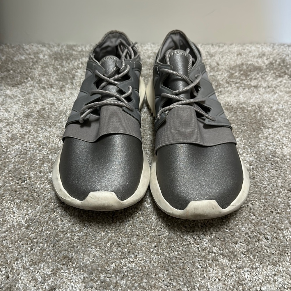 Women’s size 8.5 adidas grey metallic shoes
